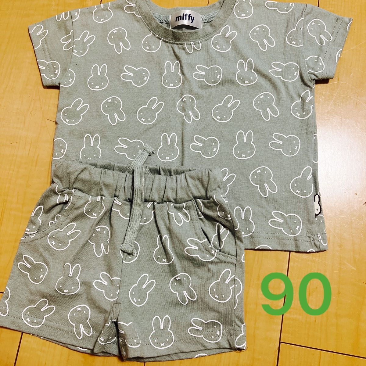 ミッフィー半袖パジャマ　80〜90サイズ