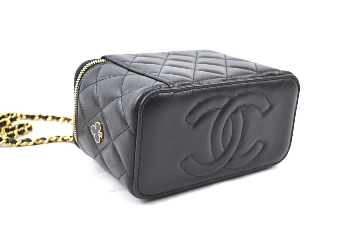 新品 CHANEL シャネル バニティバッグ マトラッセ キャビアスキン