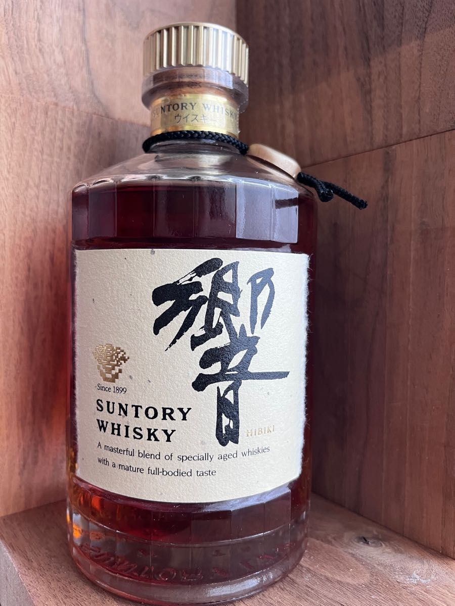 サントリー 響(旧17年ゴールドキャップ)700ml 未開封 箱あり サントリー 響(旧17年ゴールドキャップ)700ml 未開封 箱あり