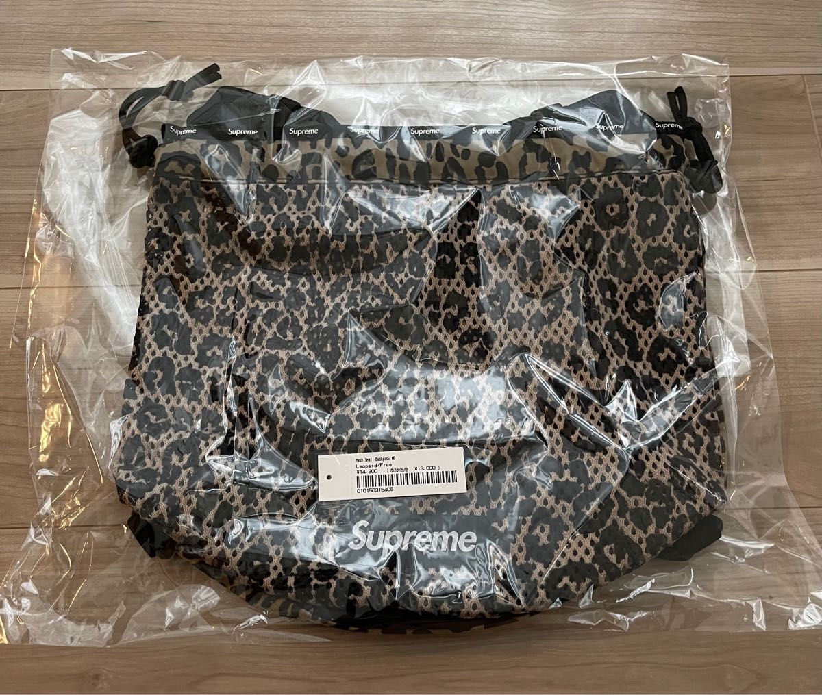 豪華な Supreme Mesh Small Back pack シュプリーム ブラック