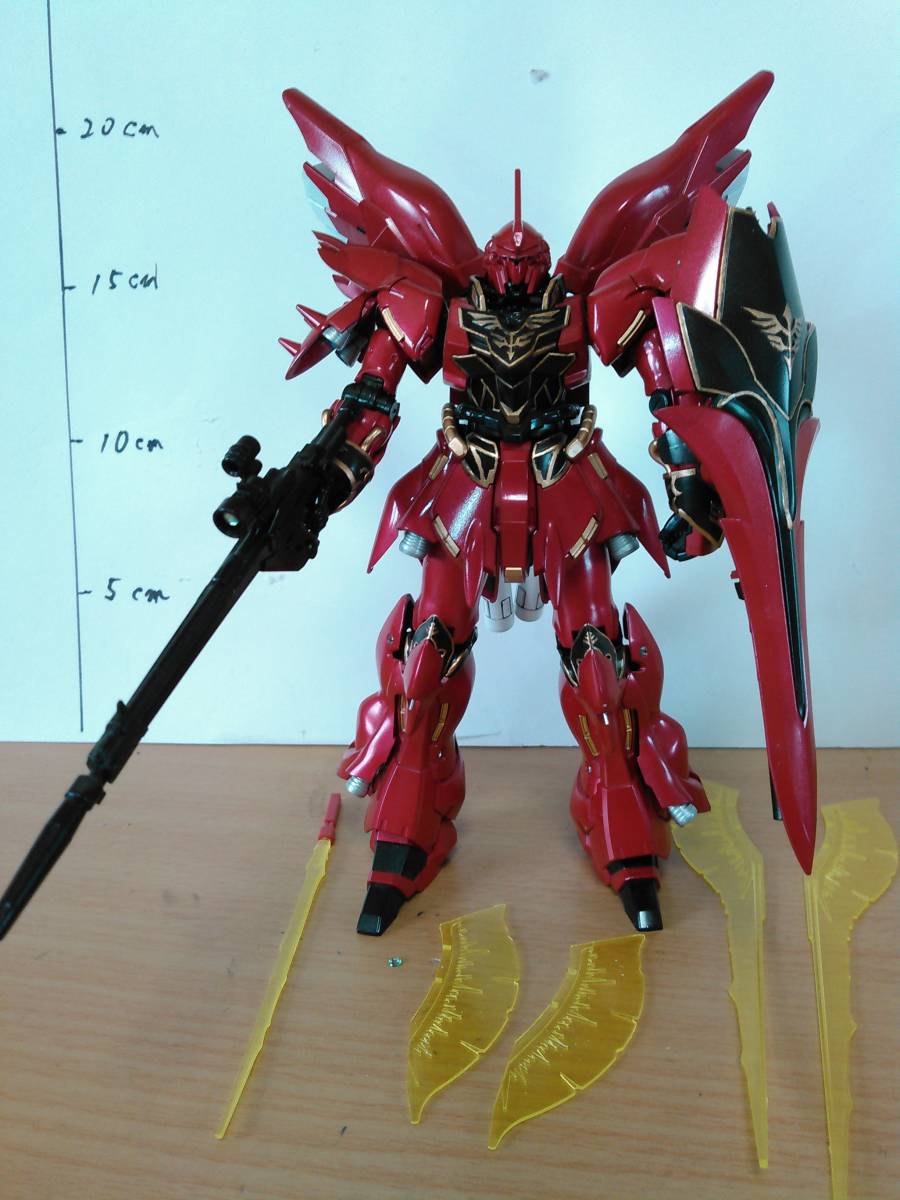 バンダイ 1/144 HGUC ユニコーンガンダム 塗装済み完成品 赤緑セット バンダイ 1/144 HGUC ユニコーンガンダム 塗装済み完成品 赤緑セット