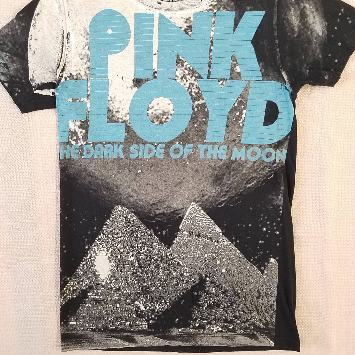 魅惑のバンドT特集! 10s『PINK FLOYD(ピンク・フロイド) / THE DARK SIDE OF THE MOON』半袖Tシャツ 2018年コピーライト サイズS／ロックT_画像4