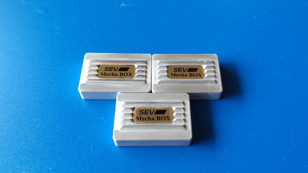 SEV メカボックス(化粧箱、説明書付き) のスニーカー