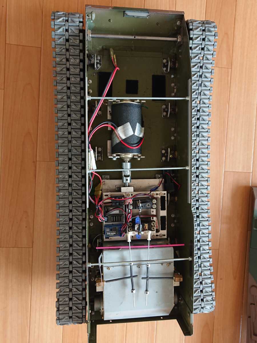 三共 陸上自衛隊 74式戦車 1/10 RC 金属製 重さ21~22kg 三共 陸上自衛隊 74式戦車 1/10 RC 金属製 重さ21~22kg