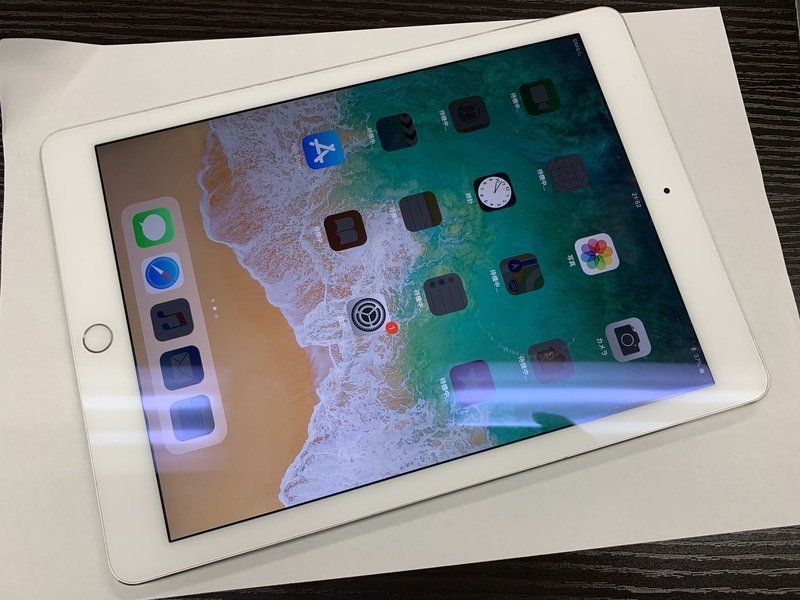 再CP794 SoftBank iPad Air 第2世代 Wi-Fi+Cellular 64GB シルバー 判定○_画像1