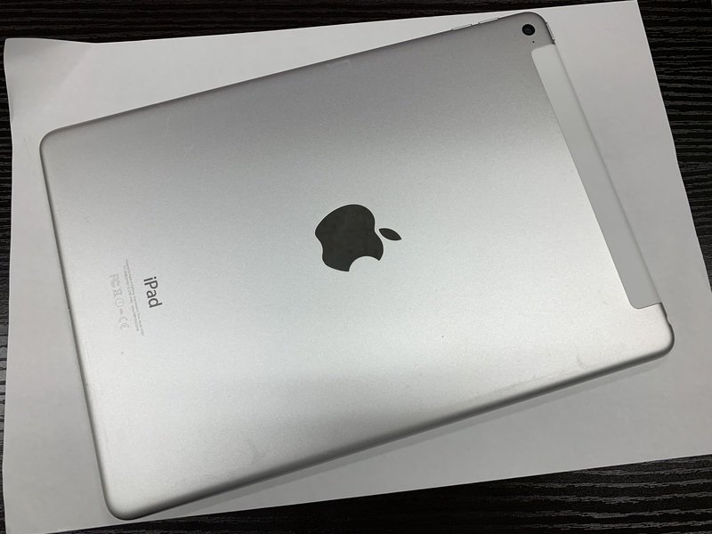 再CP794 SoftBank iPad Air 第2世代 Wi-Fi+Cellular 64GB シルバー 判定○_画像2