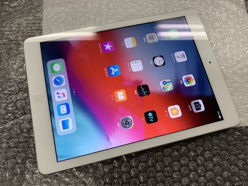 送料関税無料】 A1474 Wi-Fiモデル 第1世代 Air iPad 再DE096 シルバー