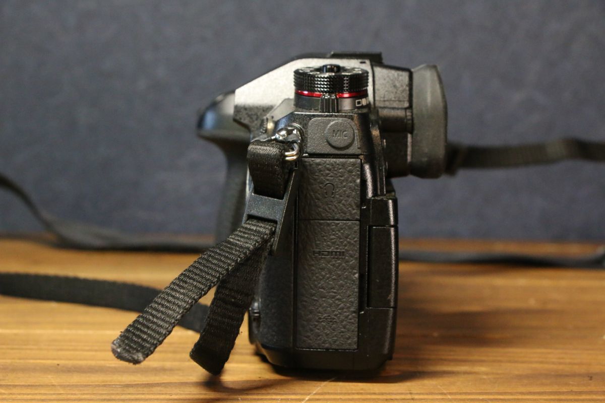 【同梱歓迎】【動作保証・点検済】良品■パナソニック PANASONIC LUMIX DC-G9 ボディ■バッテリー×3個・チャージャー・元箱付き■RR621_画像4