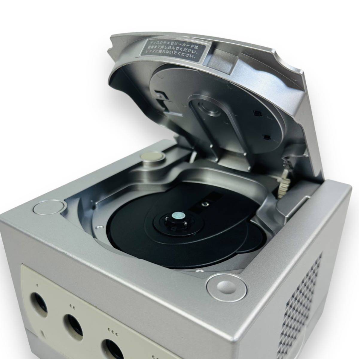 NINTENDO 任天堂 GAMECUBE ゲームキューブ シルバー DOL-101 NINTENDO 任天堂 GAMECUBE ゲームキューブ シルバー DOL-101