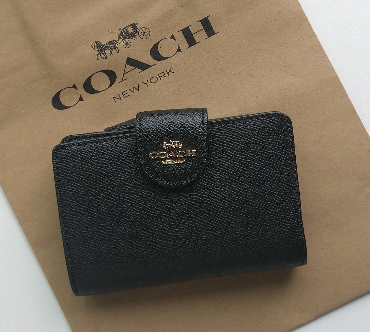 【新品】コーチ　COACH 新作　二つ折り財布　ブラック_画像1