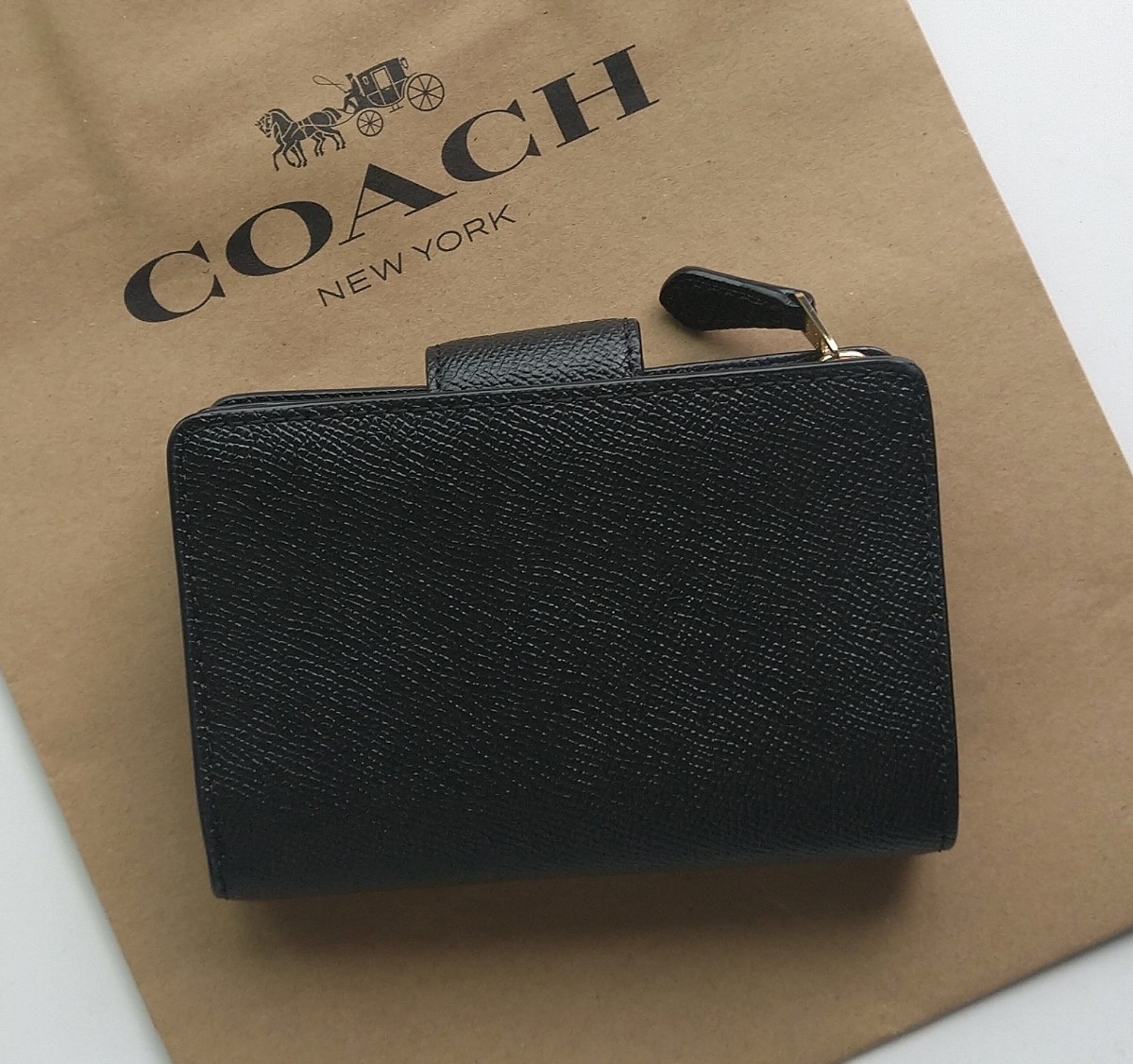 【新品】コーチ　COACH 新作　二つ折り財布　ブラック_画像2