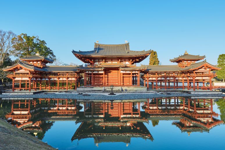 八の宮(桐壺天皇の皇子で朱雀天皇の皇太子)匂宮(今上天皇の皇子)と