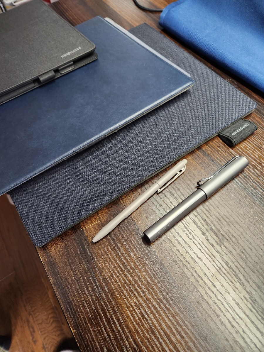 美品】富士通 13.3型フレキシブル電子ペーパー QUADERNO A4サイズ