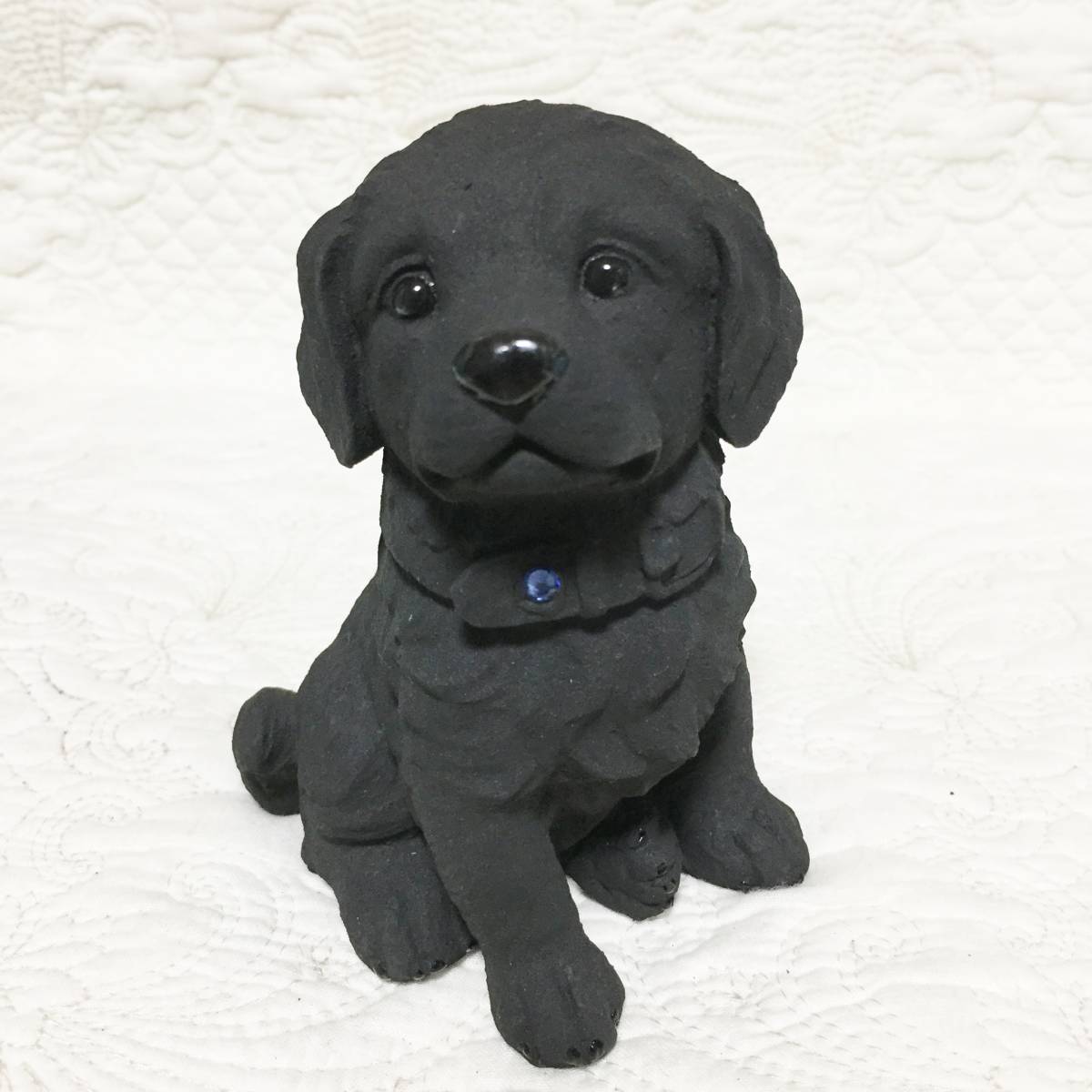 新品　箱入り　百貨店商品　インテリア　炭でできた　犬の置物_画像1