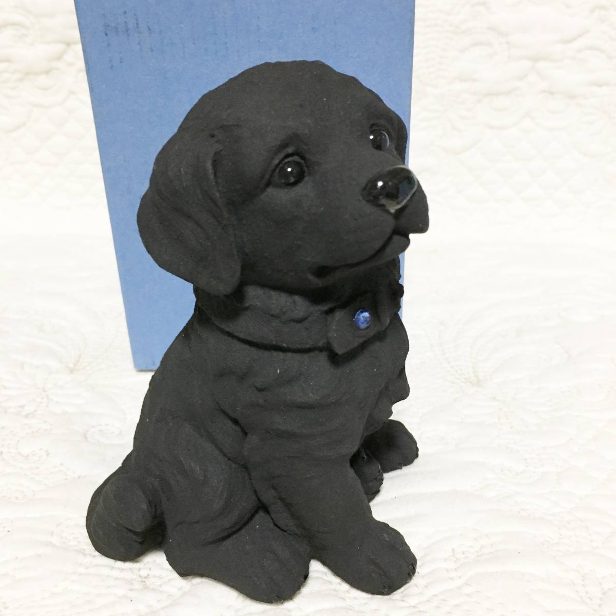 新品　箱入り　百貨店商品　インテリア　炭でできた　犬の置物_画像4