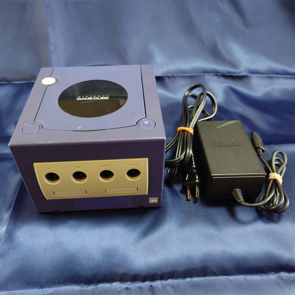 【動作確認済み】GameCube ゲームキューブ 本体 バイオレット 電源ケーブル DOL-001 底フタ1個欠品_画像1