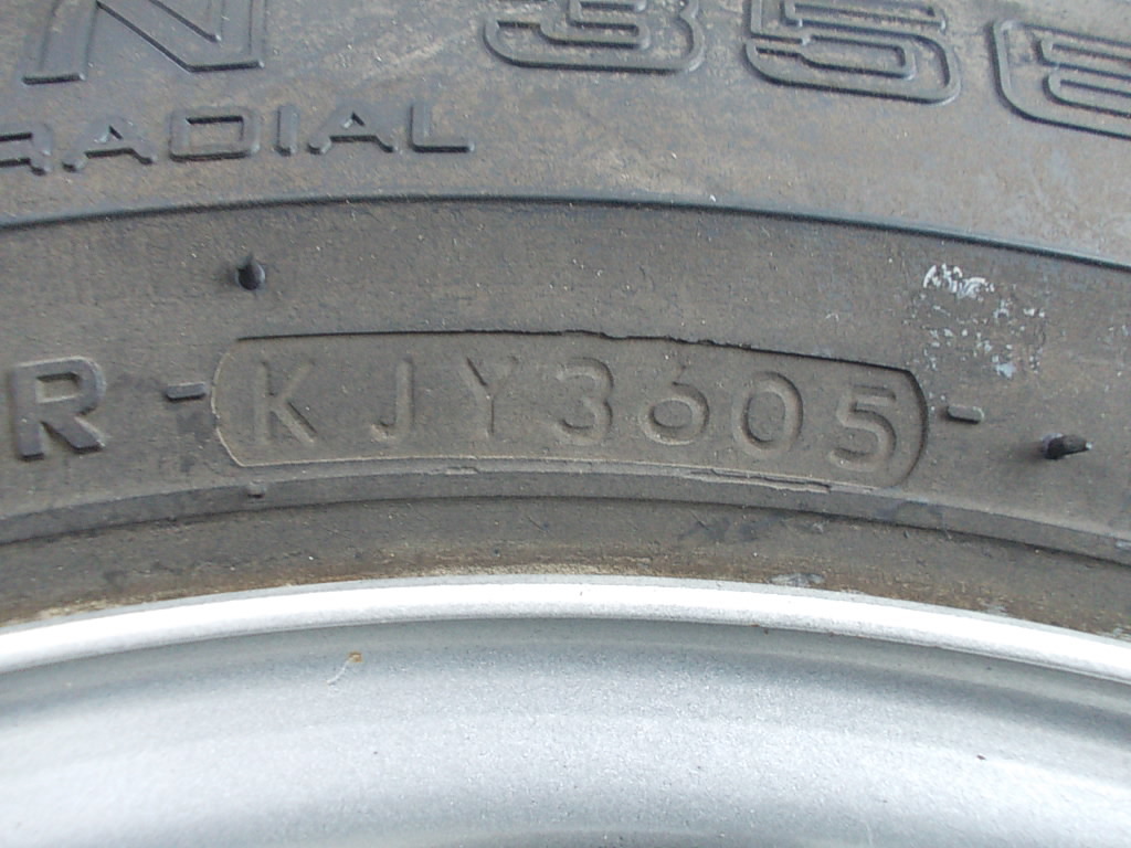 ★中古★E25系キャラバン★■185/75Ｒ15 106/104L LT■タイヤ、鉄ホイール1本の画像6