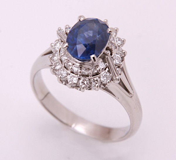 《質屋出品》Pt900★天然サファイア2.40ct+ダイアモンドリング★C-5878
