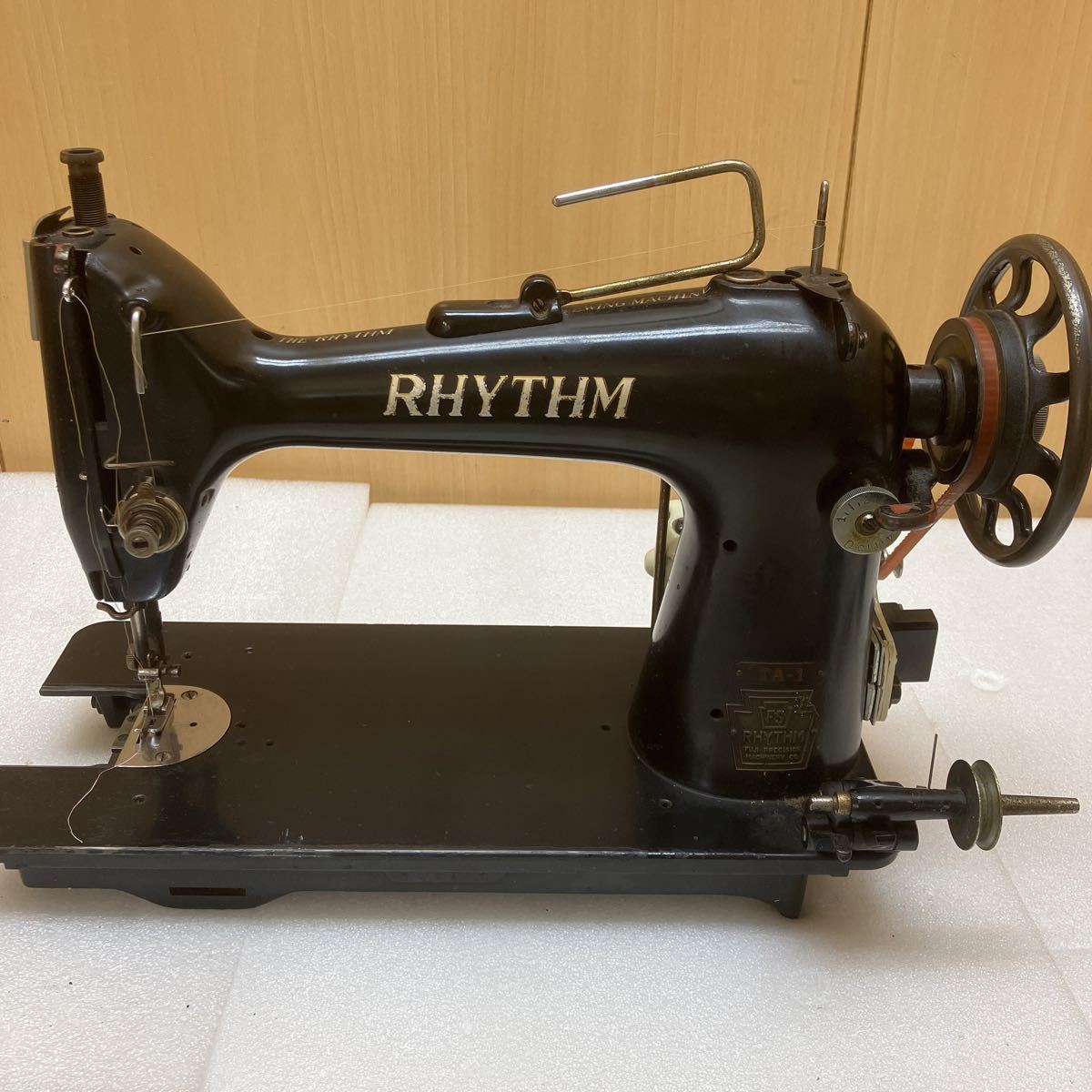 XL6759 RHYTHM リズム 黒ミシン TA-1 アンティーク レトロ_画像1