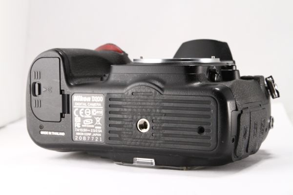最新 D200本体と予備バッテリー、取説付き デジタルカメラ - hitmax.com.ar