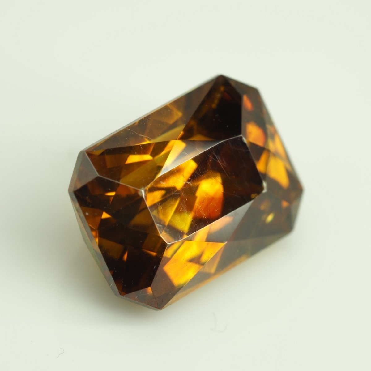 スクエアカット 天然スファレライト ルース 7.159ct ソーティング付き