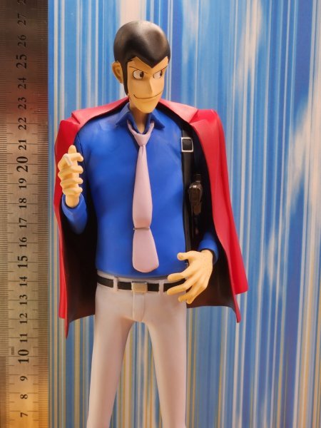 28cmルパン三世 スタイリッシュDXフィギュア 手錠＆峰不二子 キーホルダーLupin the Third次元STYLISH COLLECTIONカリオストロの城Figurine_画像2