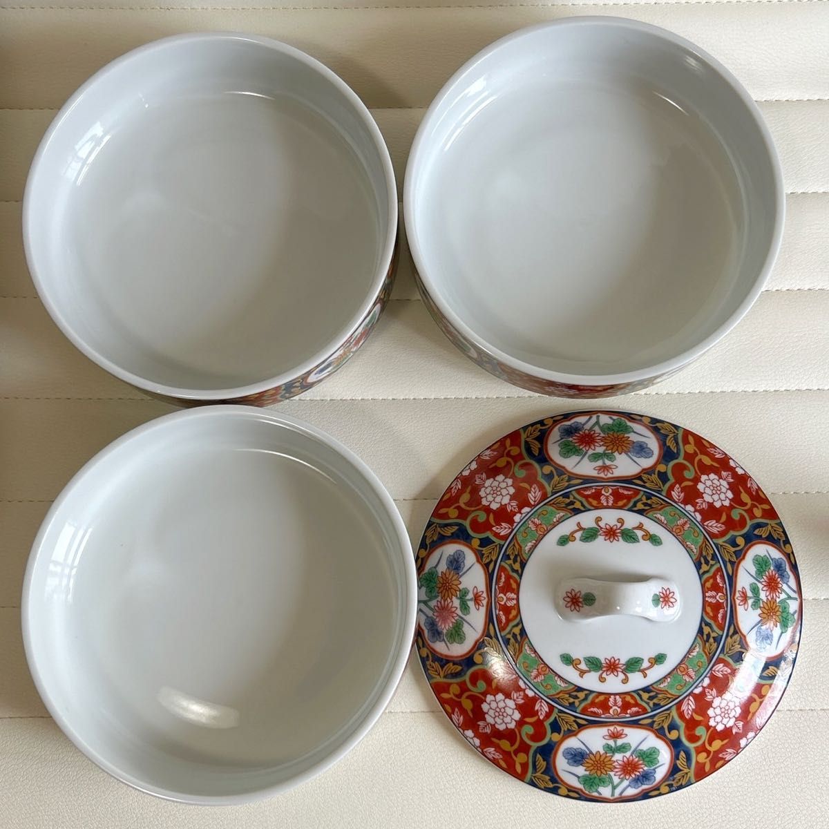 有田焼 飛鳥窯 三段重 おせち器 お正月 蓋付き重ね鉢 古伊万里 色絵重箱 金彩