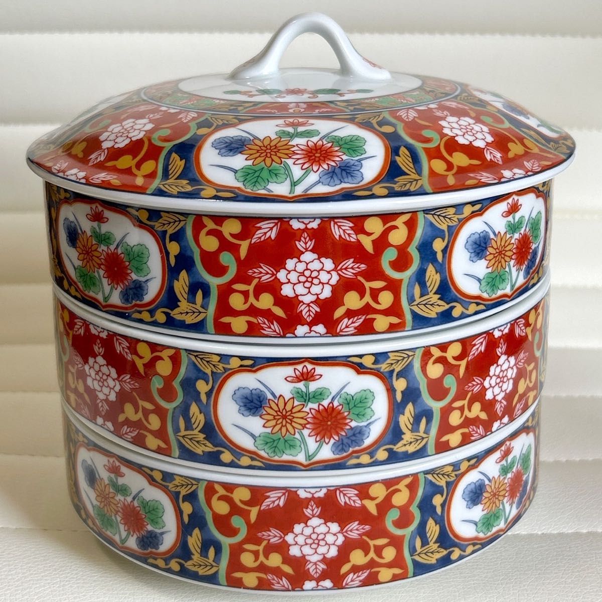 有田焼 飛鳥窯 三段重 おせち器 お正月 蓋付き重ね鉢 古伊万里 色絵重箱 金彩