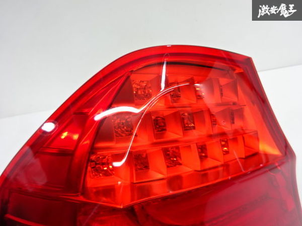 未使用 アウトレット BMW 純正 ABA-VA20 E90 3シリーズ LED テールライト ランプ 左 左側 ハンドル位置不明 外側 7289425 点灯OK 棚8-4_画像2