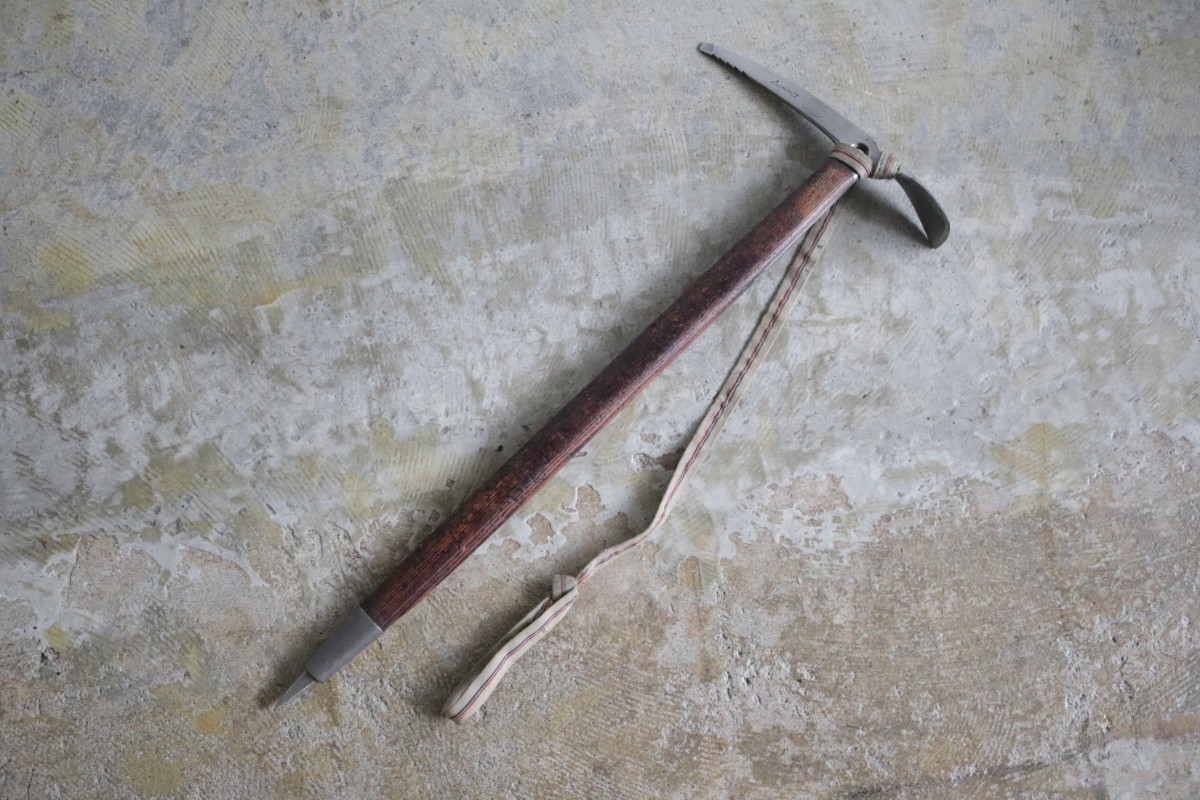 SAPPORO KADOTA [Summit] Vintage pickel summit Sapporo . rice field wood shaft wooden antique Vintage Vintage mountain climbing tool 