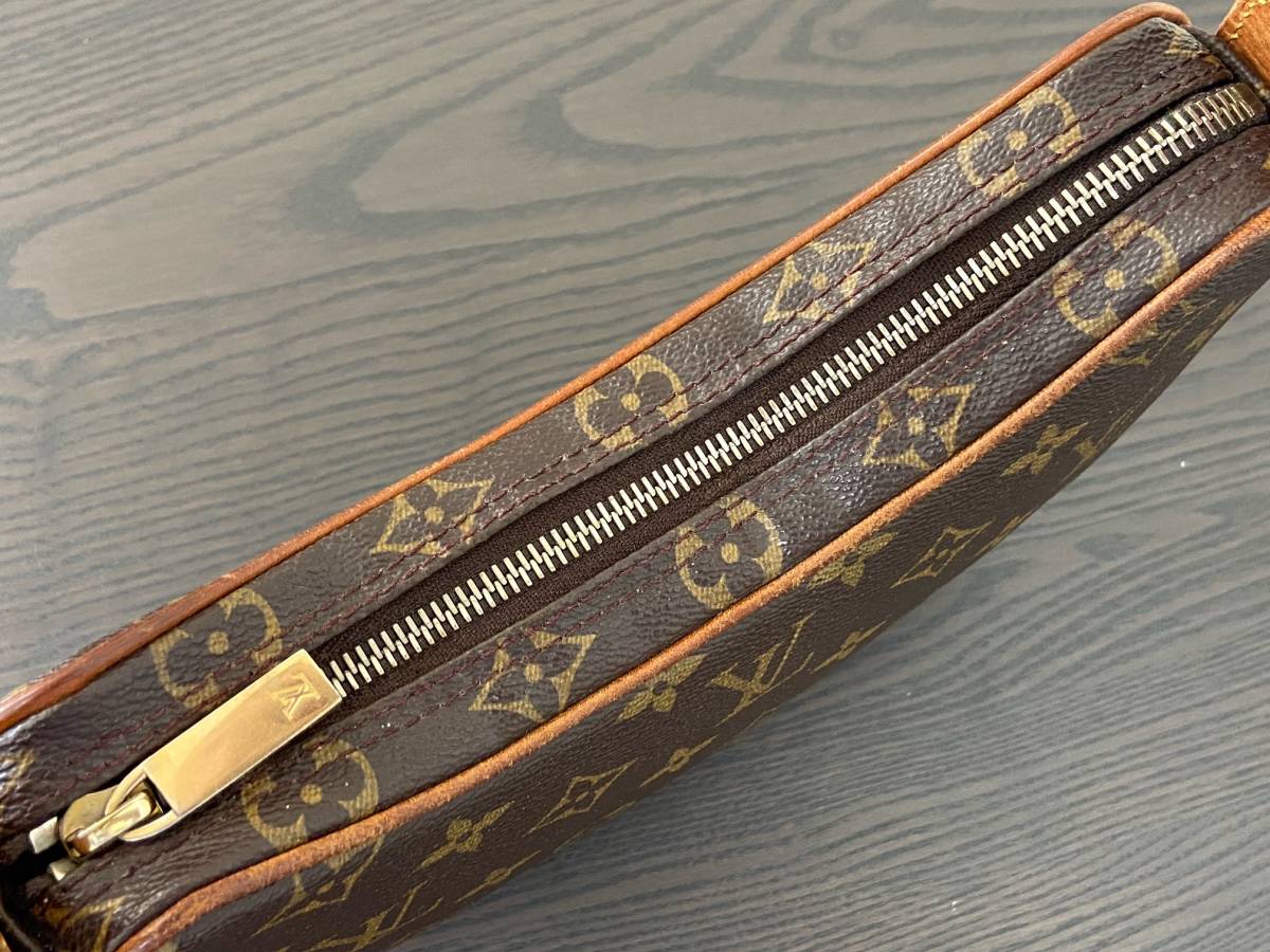 LOUIS VUITTON ルイヴィトン LV ポシェット クロワッサン PM
