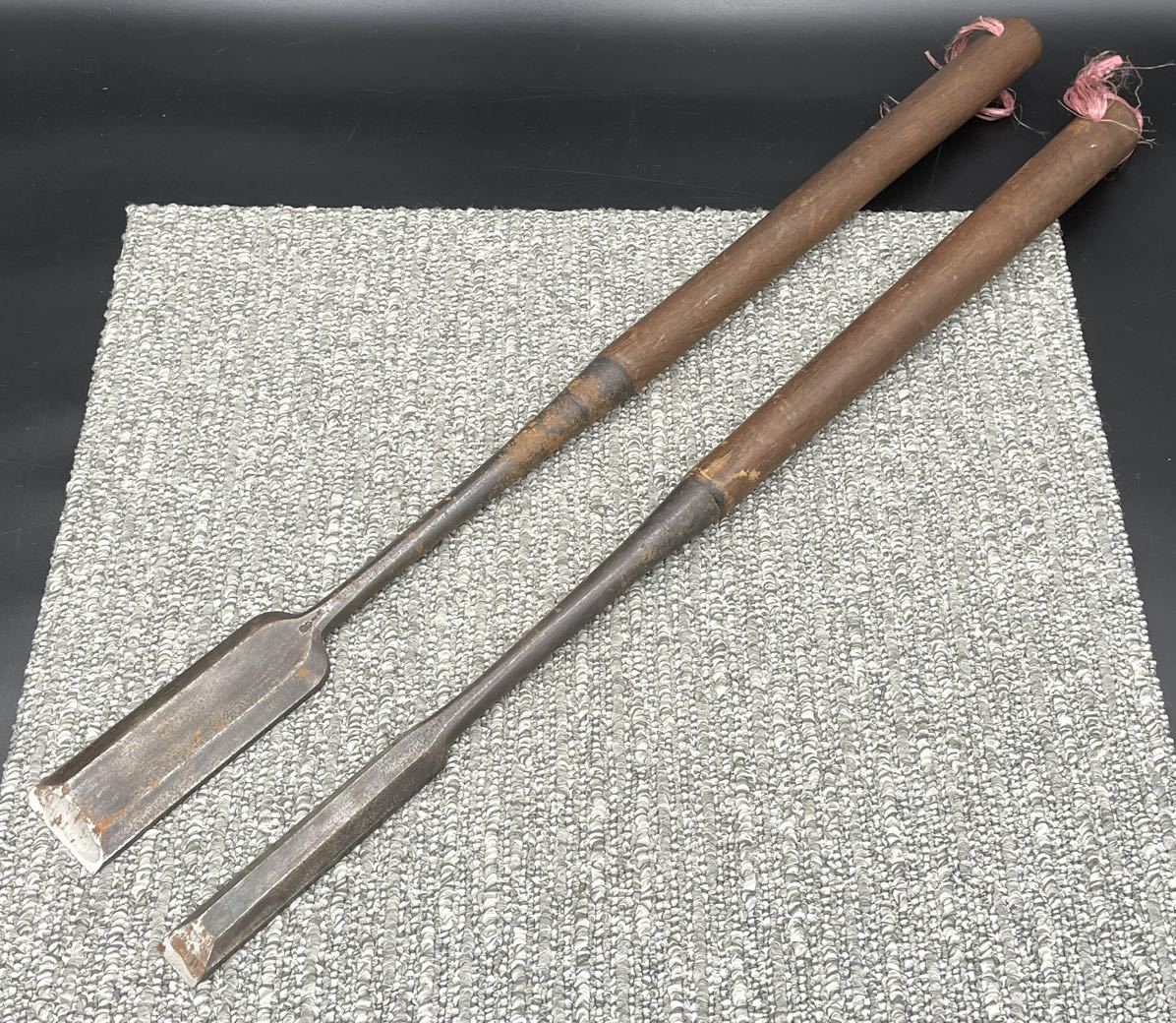 BC1 希少 特大のみ 鑿 大工道具 銘 長弘 刃幅約5cm 全長約66.5 BC1 希少 特大のみ 鑿 大工道具 銘 長弘 刃幅約5cm 全長約66.5