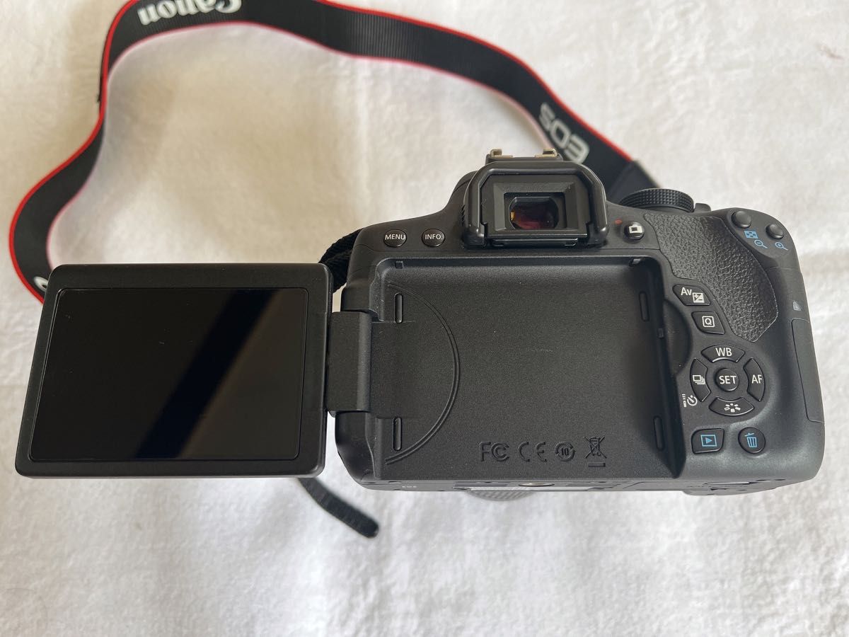 Canon EOS kiss x8i レンズキット 単焦点レンズ 24mm デジタル一眼レフ