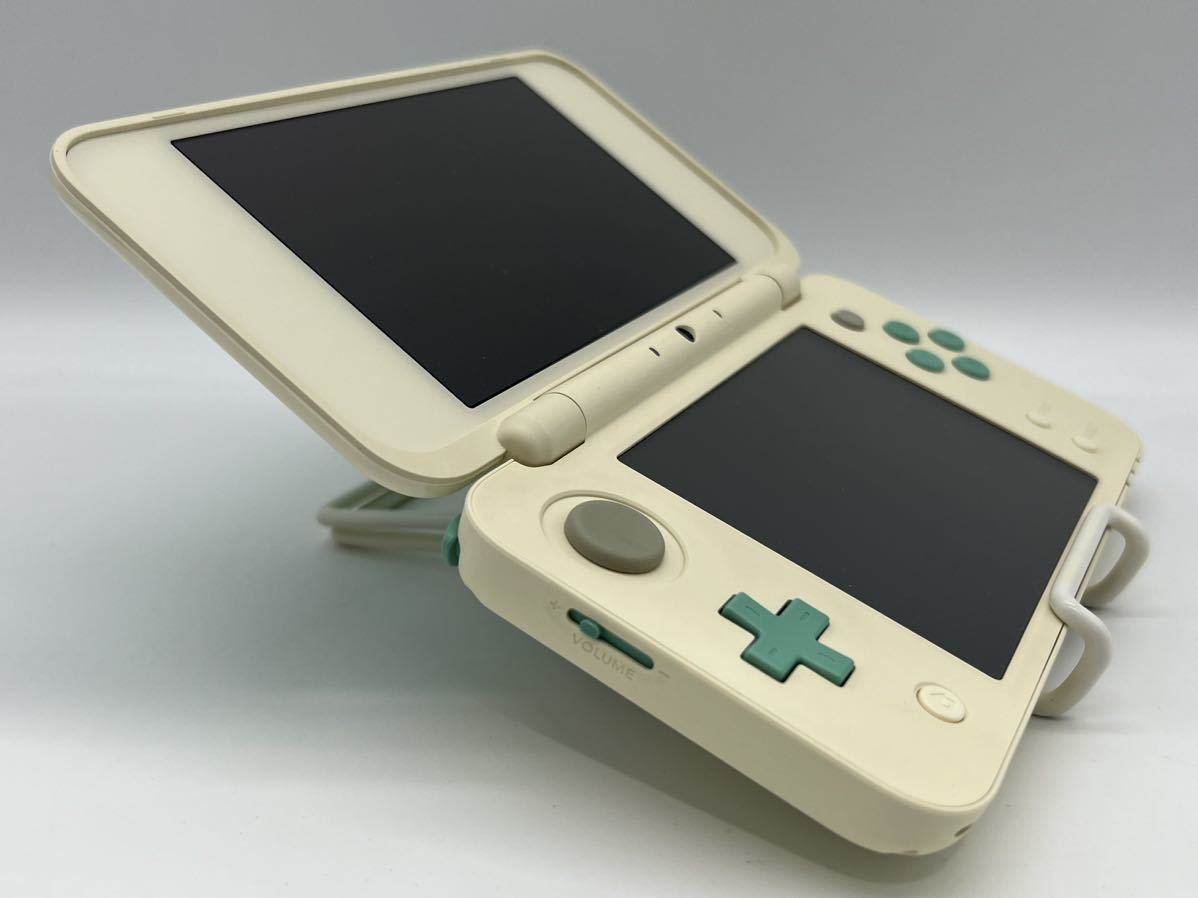 ほぼ完品・美品】Newニンテンドー2DS LL とびだせ どうぶつの森 本体-