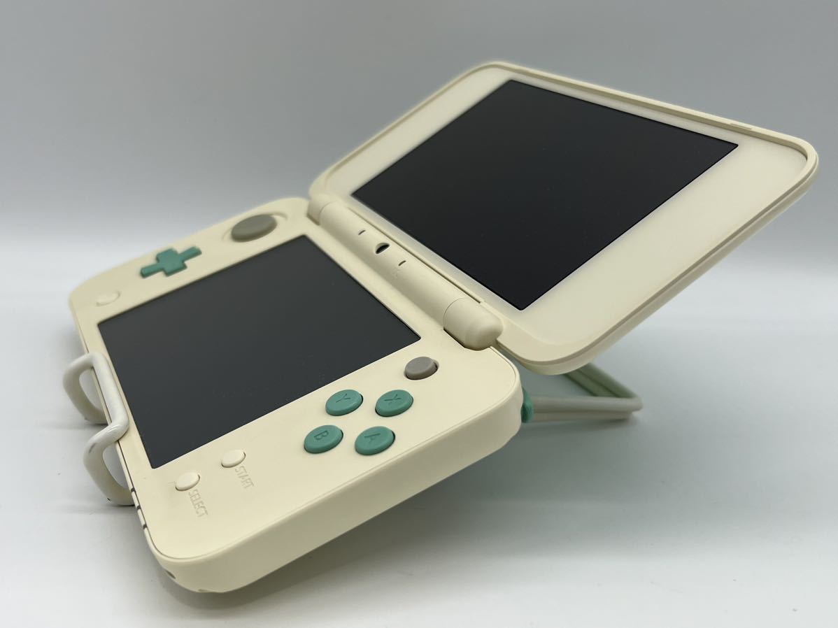 ほぼ完品・美品】Newニンテンドー2DS LL とびだせ どうぶつの森 本体-