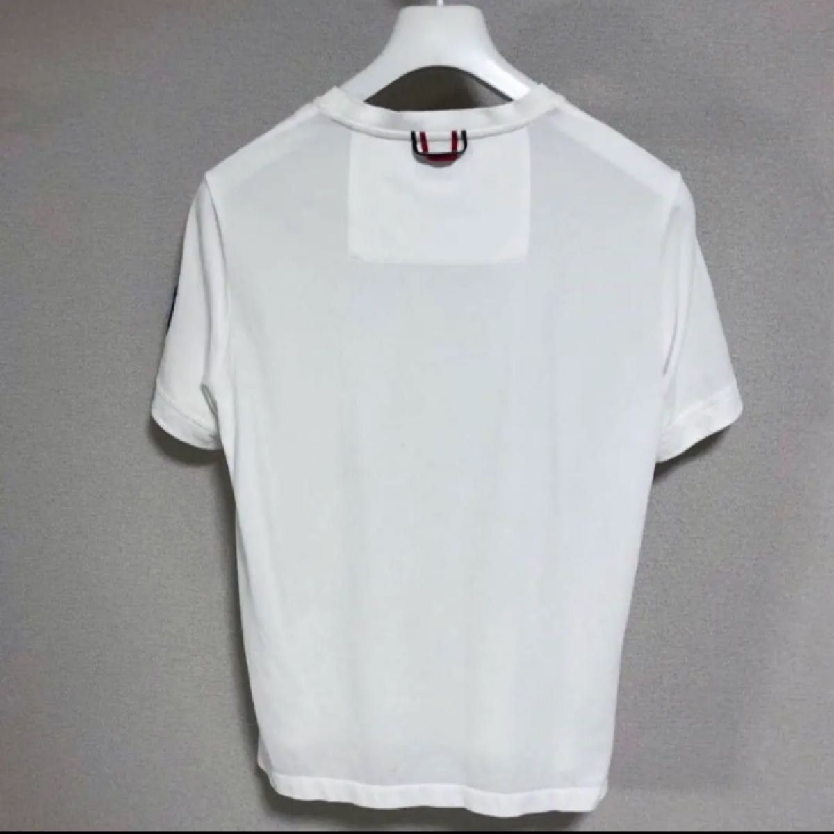 モンクレールガムブルー MONCLER 肩ワッペン 胸ポケ ホワイト Tシャツ