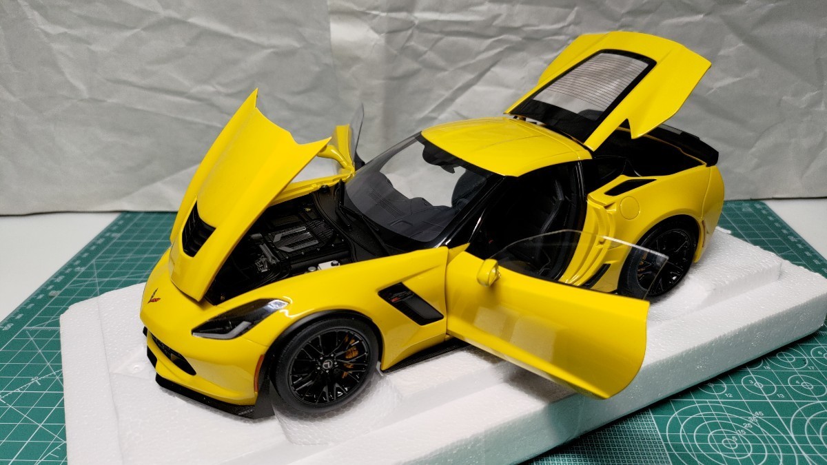 オートアート 1/18 シボレー コルベット C7 Z06 レーシングイエロー