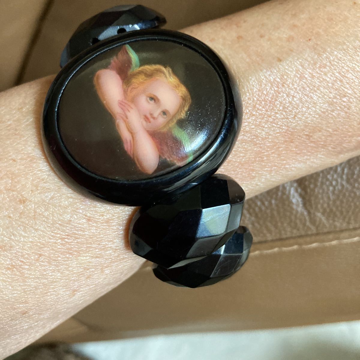 古いジェットで出来たエンゼルブレスレット-