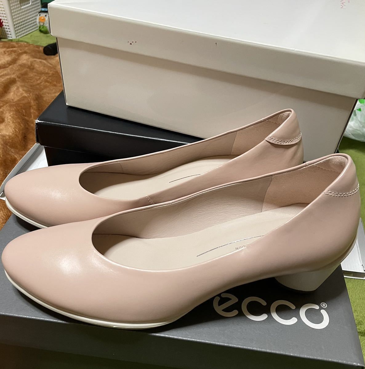 未使用箱付☆お買い得!☆eccoパンプス☆ピンクベージュ25.5cm
