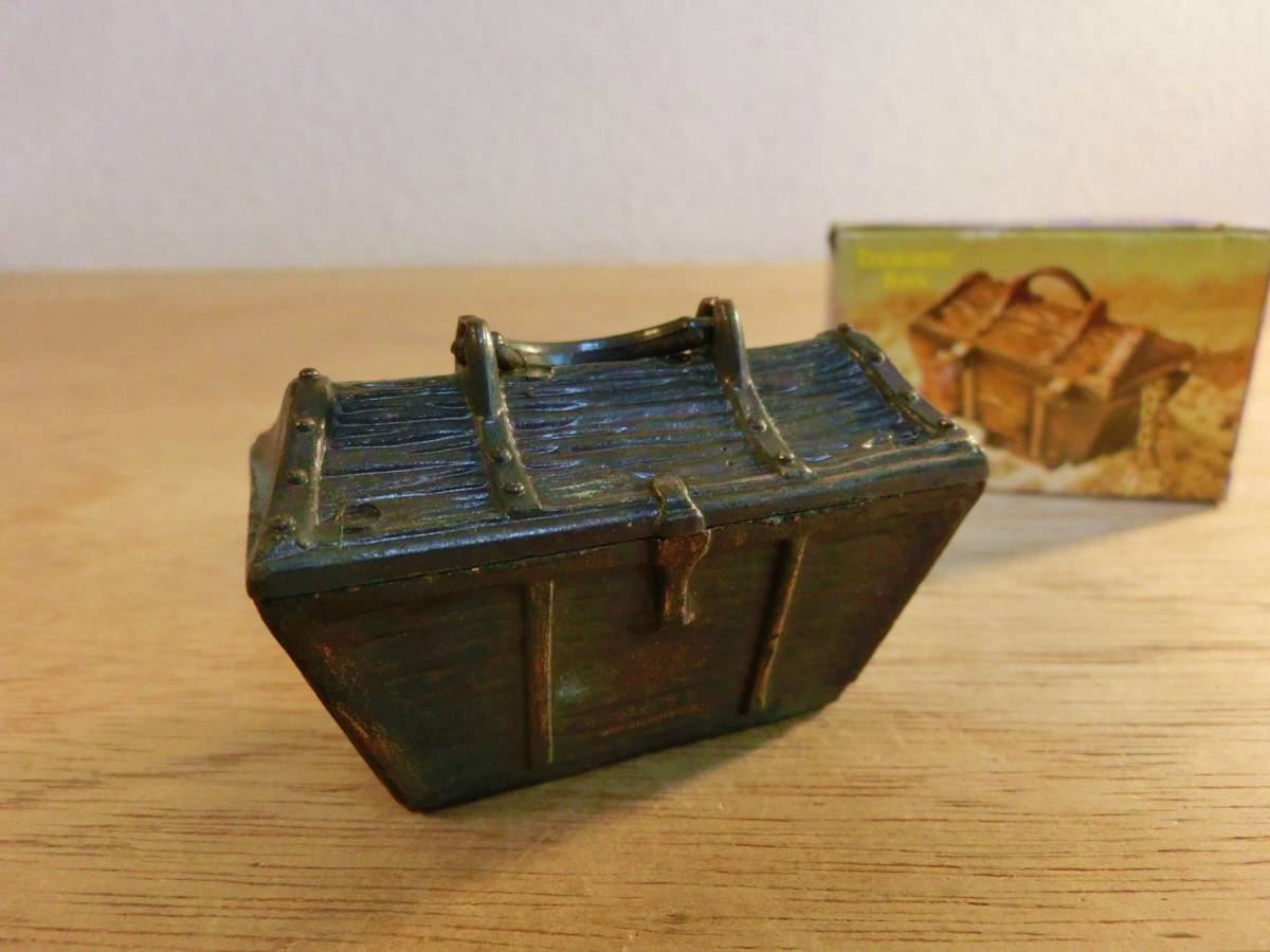 レトロ 鉛筆削り 宝箱 金属製 ミニチュア 雑貨 文房具 デッドストック レア 希少 玩具 METAL PENCIL SHARPENER Treasure Boxの画像1