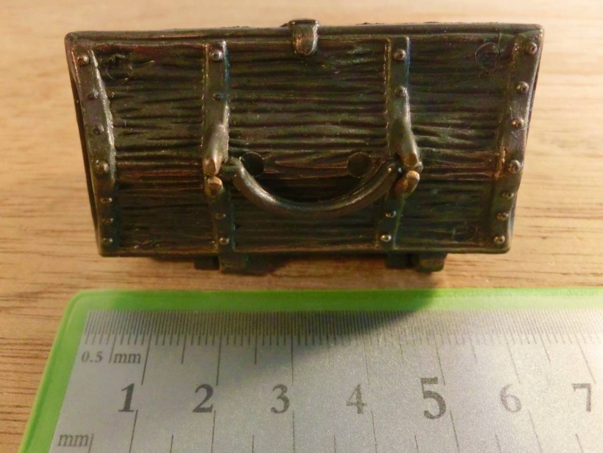 レトロ 鉛筆削り 宝箱 金属製 ミニチュア 雑貨 文房具 デッドストック レア 希少 玩具 METAL PENCIL SHARPENER Treasure Boxの画像4