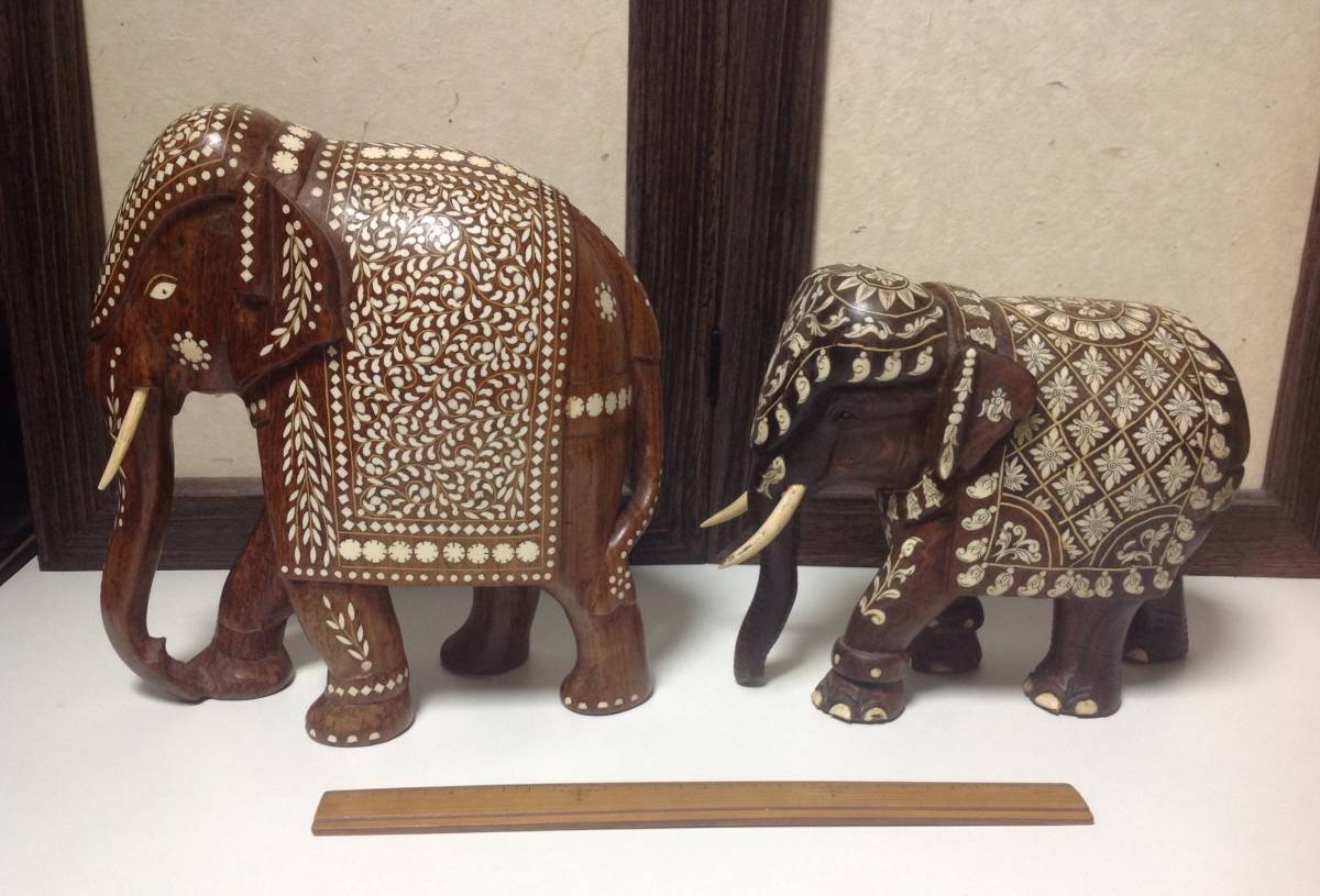 置物：インド 木彫り 「骨象嵌 インド象」 ※大小２体まとめて