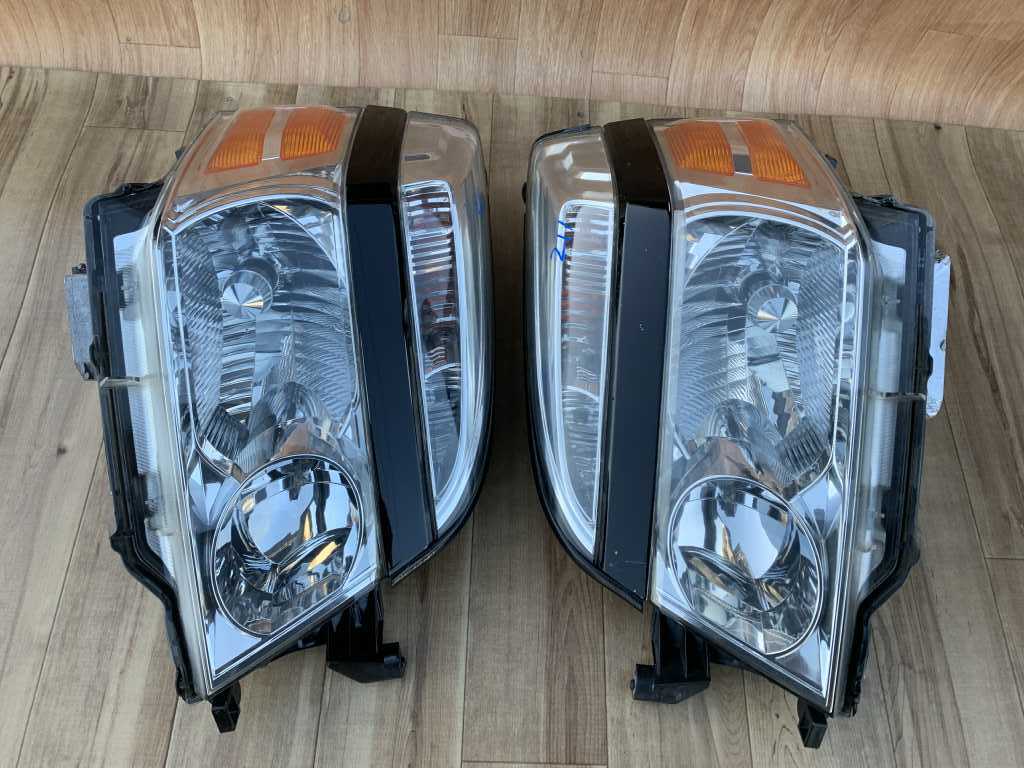 211 AZR60G AZR65G Voxy latter term head light left right KOITO 28-183 headlamp left right electric levelizer - attaching left right HID