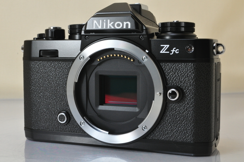 高い品質 新品同様 Nikon w/Box♪♪#5574 60 : ショット数 Black Kit