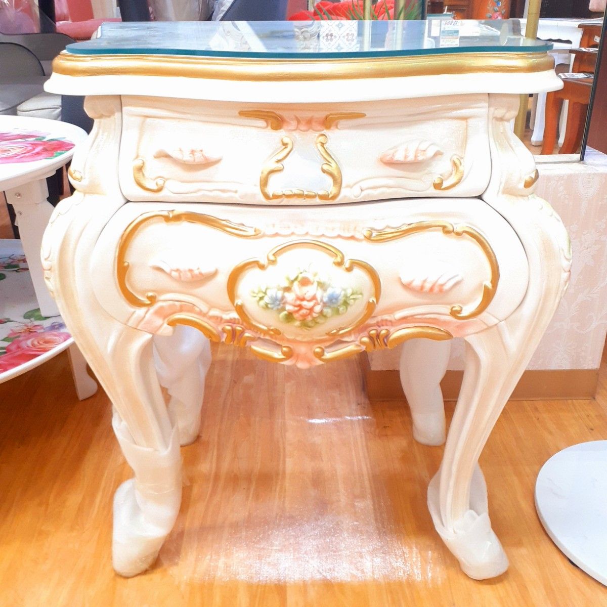 輸入家具　プリンセス　『猫足二段サイドテーブル』　手彫り彫刻　ヨーロピアン　姫系　可愛い