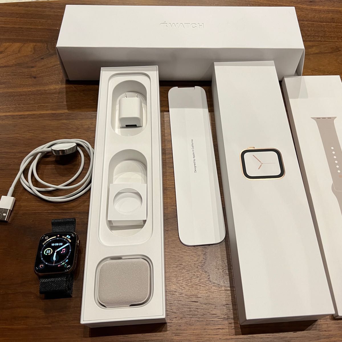 Apple Watch Series 4 GOLDGPS+Cellularモデル44mm ステンレスケースと