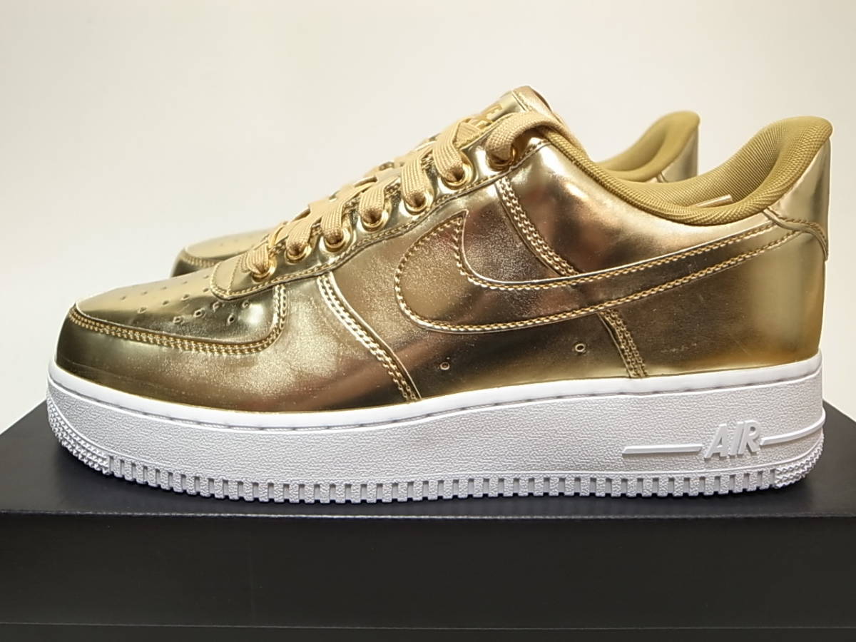 NIKE W AIR FORCE 1 SP METALLIC GOLD/CLUB GOLD-WHITEメタリック