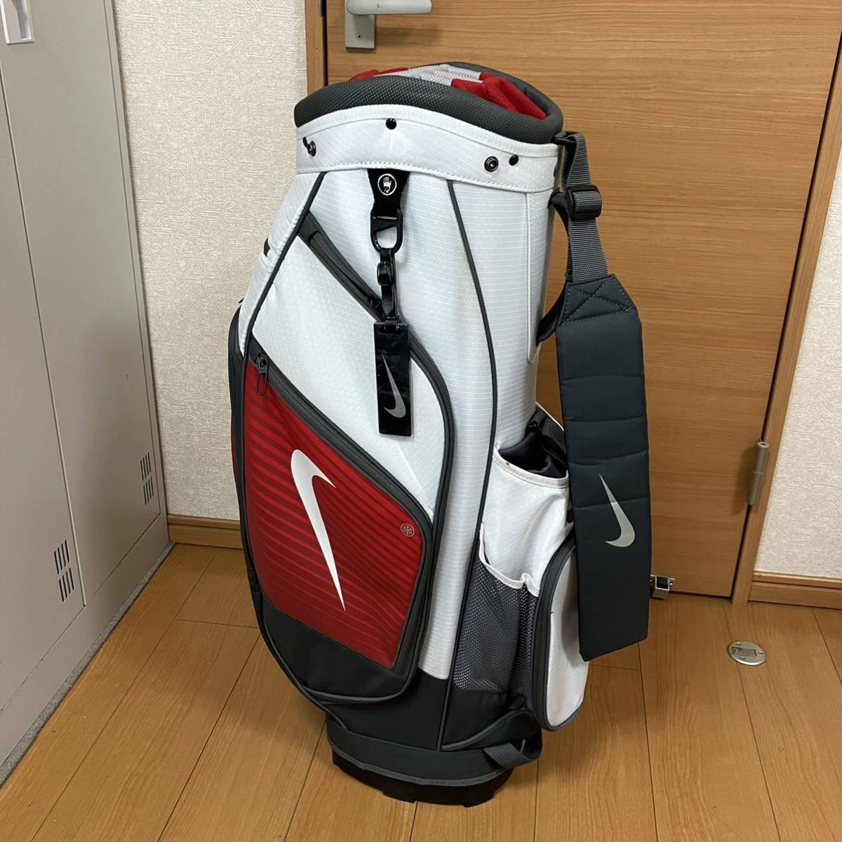 Yahoo!オークション - NIKE キャディバッグ 【14分割】 Yahoo!オークション - NIKE キャディバッグ 【14分割】