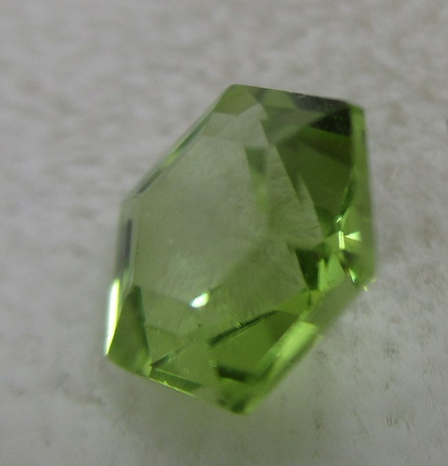 J-138　 天然石　ペリドット　六角形　0.6ct　宝石　ルース　_画像2