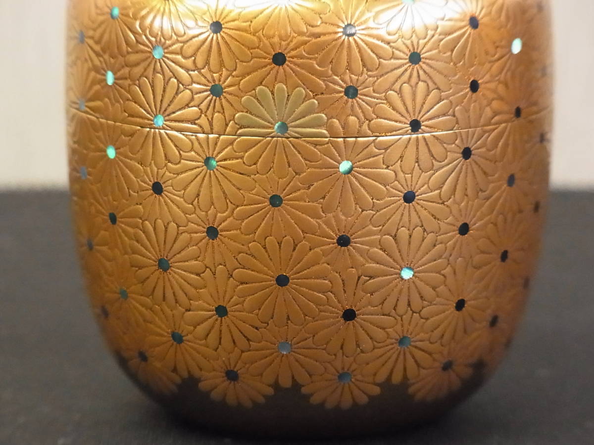 t1195 蔵出 茶道具 和宗陽斉造 菊蒔絵棗 金地内梨地 共箱 t1195 蔵出 茶道具 和宗陽斉造 菊蒔絵棗 金地内梨地 共箱